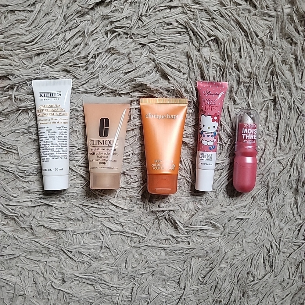 Beauty Bundle Clinique Kiehl's Lips Happy Body Cream Hello Kitty Moisture Surge